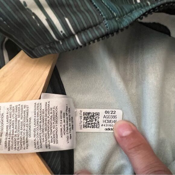 Adidas wave cammo toddler jacket. Unisex size 4T - Picture 9 of 9